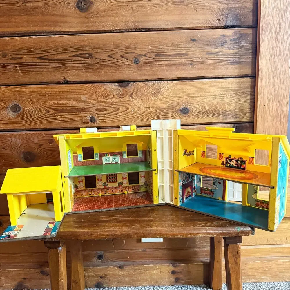 Fisher Price 1971 Doll House